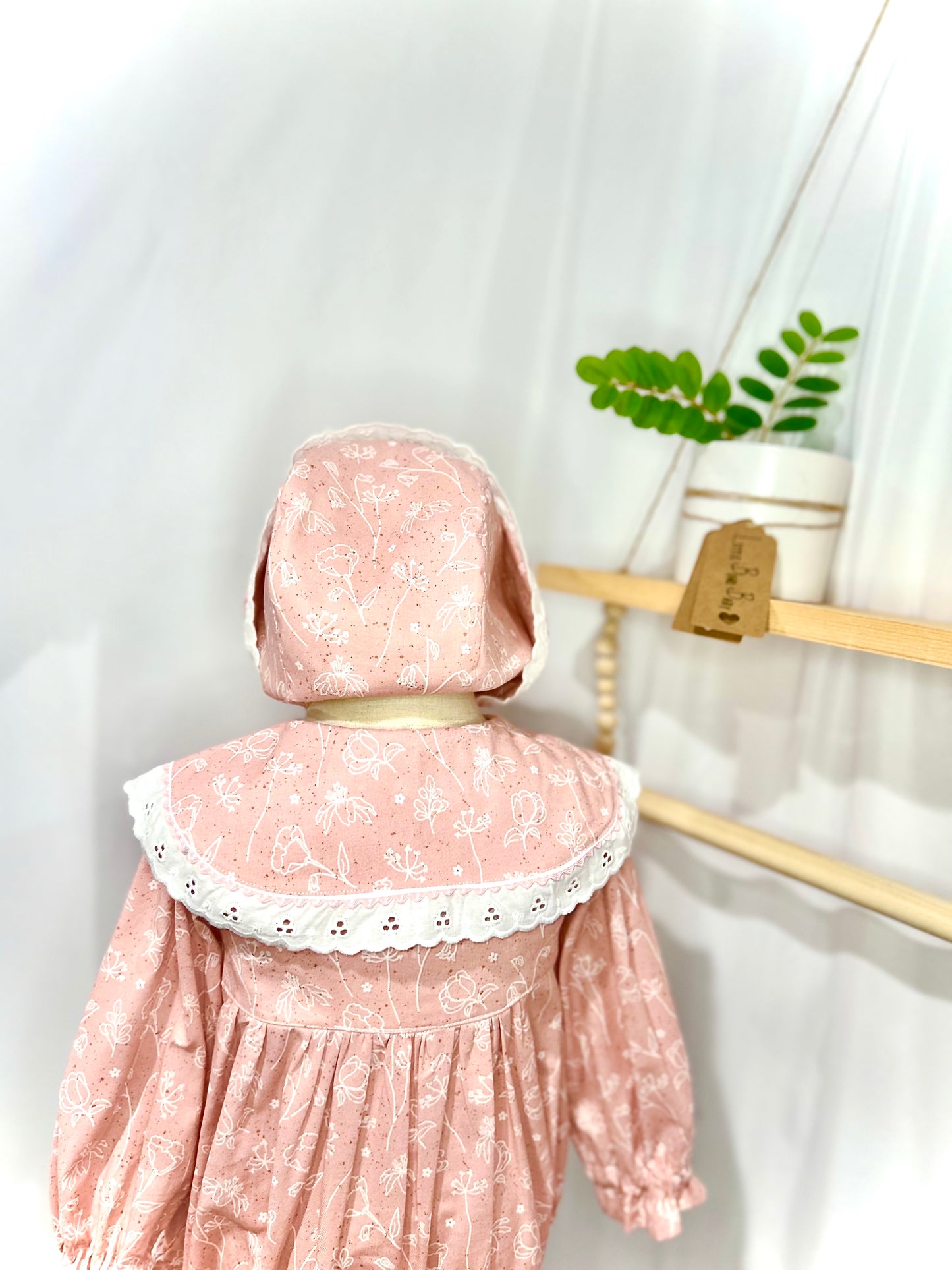 Girls Vintage Pink&White Ruffled Bonet